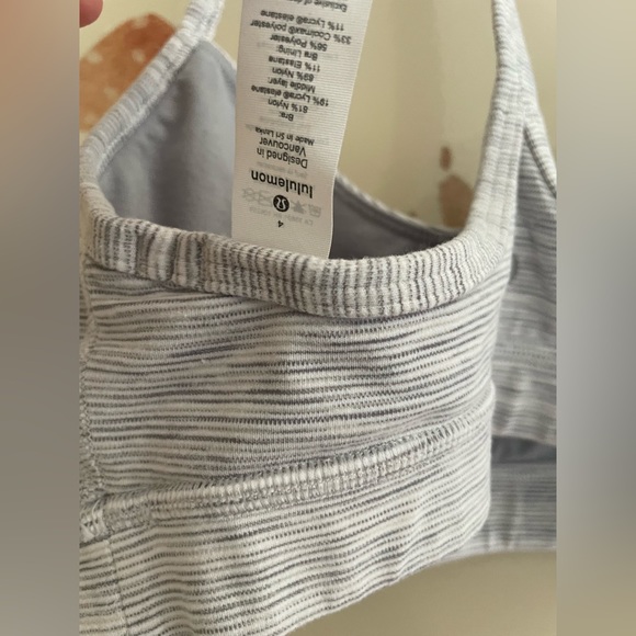 Lulu lemon size 4 euc - Picture 2 of 3